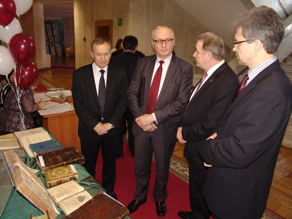 Выставка "Са скарбніцы кніжных фондаў"