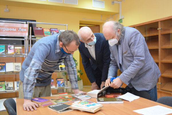 Кнігі ў дар ад Віктара Язневіча