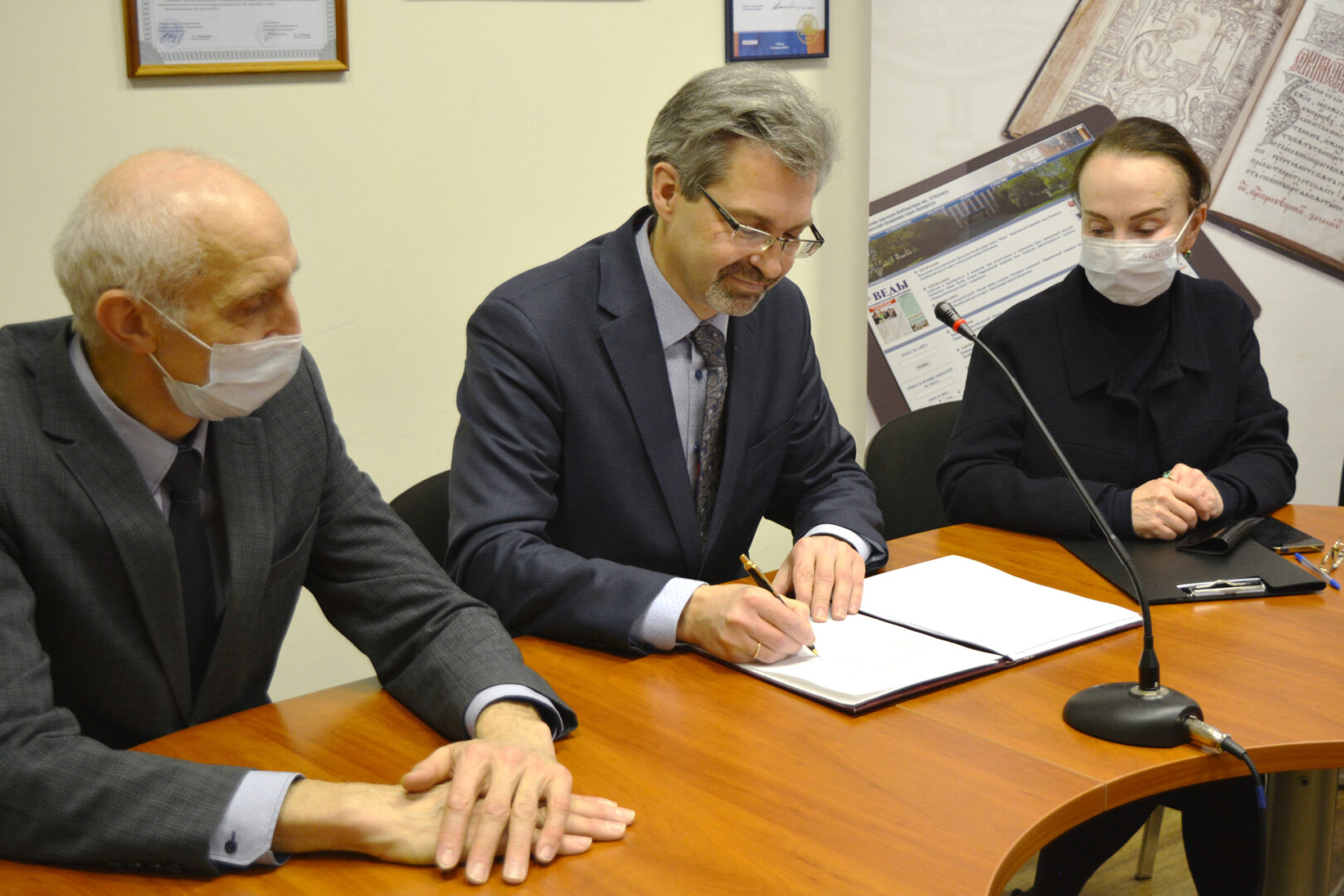 Соглашение о сотрудничестве между Центром «Наука» РАН и ЦНБ НАН