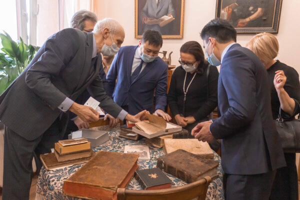 Прэзентацыя рамана-эпапеі Мухтара Аўэзава «Шлях Абая»