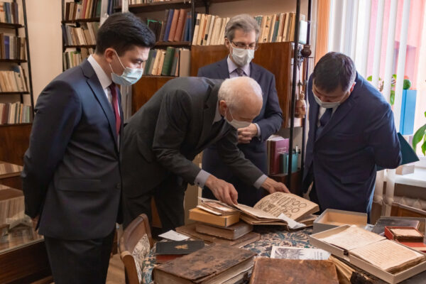 Прэзентацыя рамана-эпапеі Мухтара Аўэзава «Шлях Абая»