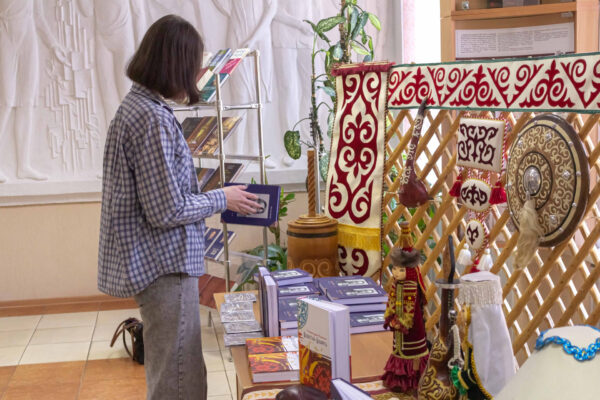 Прэзентацыя рамана-эпапеі Мухтара Аўэзава «Шлях Абая»