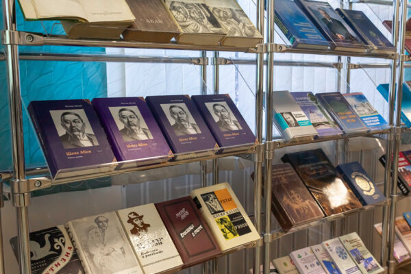 Прэзентацыя рамана-эпапеі Мухтара Аўэзава «Шлях Абая»