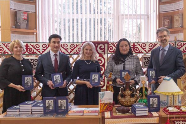 Прэзентацыя рамана-эпапеі Мухтара Аўэзава «Шлях Абая»