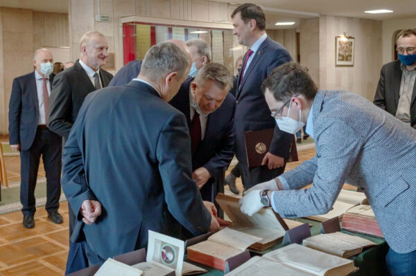 Выставка «100 гадоў беларускай акадэмічнай навукі»