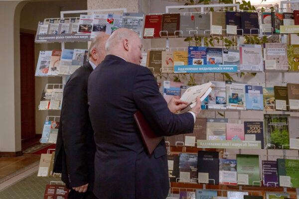 Выставка «100 гадоў беларускай акадэмічнай навукі»