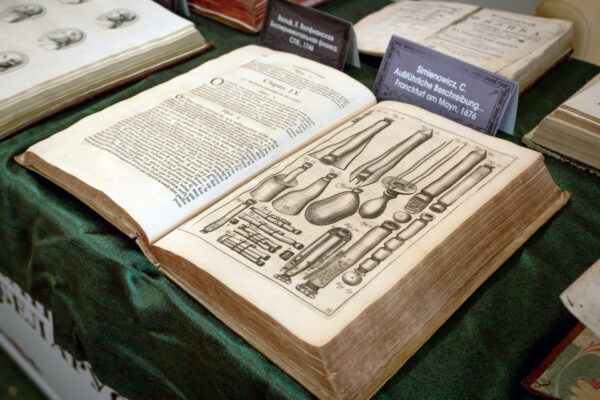 Выставка «100 гадоў беларускай акадэмічнай навукі»