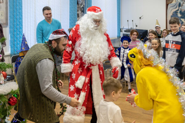 Традиционный новогодний утренник для детей