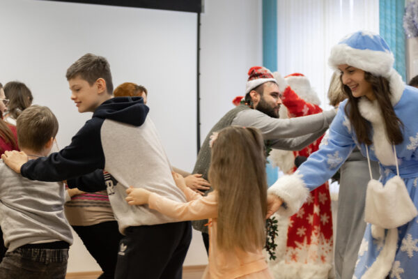 Традиционный новогодний утренник для детей