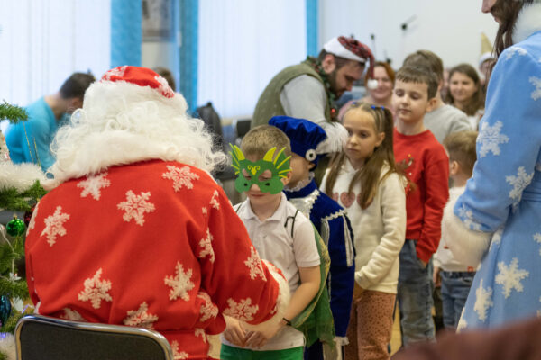 Традиционный новогодний утренник для детей