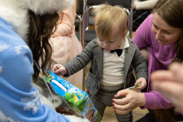 Традиционный новогодний утренник для детей