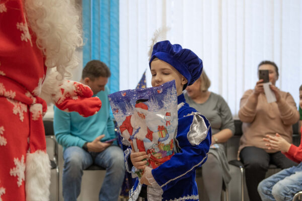 Традиционный новогодний утренник для детей