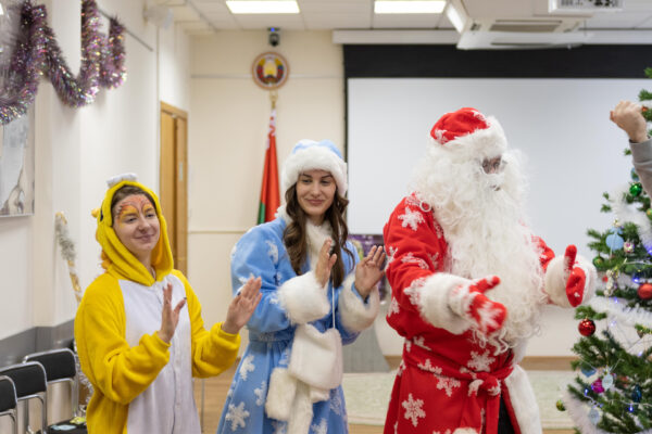 Традиционный новогодний утренник для детей