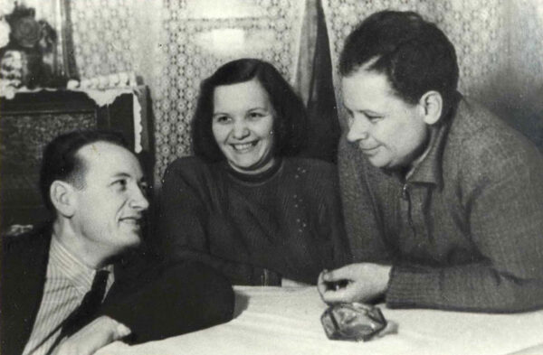 С женой и фронтовым другом Василием Денисенковым. Начало 1960-х гг.
