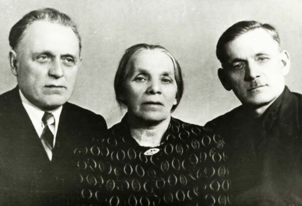 А. Пальчевский с сестрой Ольгой и братом Михасем. 1957 г.