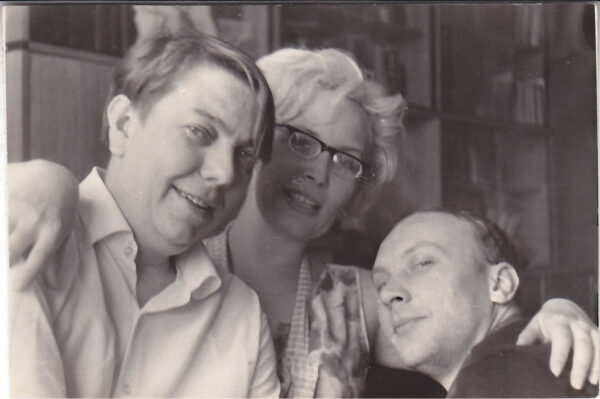 В. Короткевич с женой В. Короткевич и Ю. Цветковым. 1975 г.