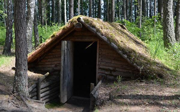 Восстановленный партизанский лагерь