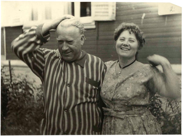 С женой на даче в Крыжовке. 1961 г.