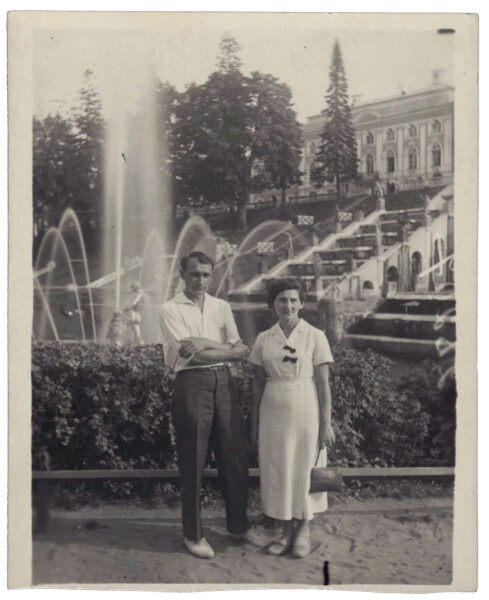 С сестрой Ольгой. 1940 г.