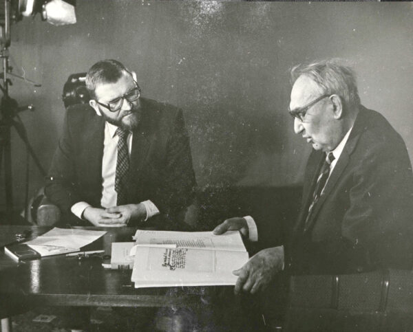 Белорусское телевидение. Передача «З глыбінь стагоддзяў» с участием Н.Н. Улащика. 1985 г.