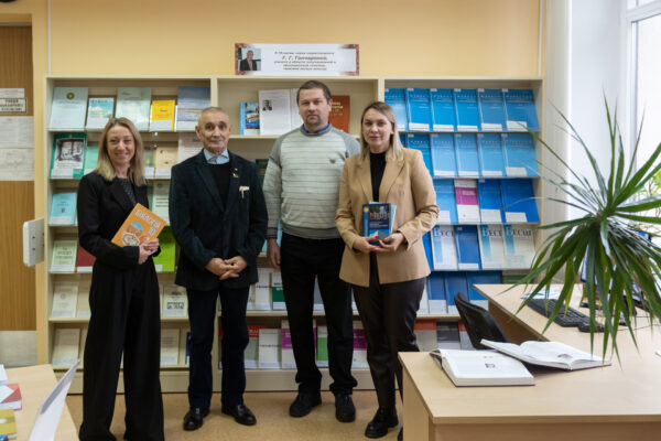 Книги в дар от Григория Григорьевича Гончаренко