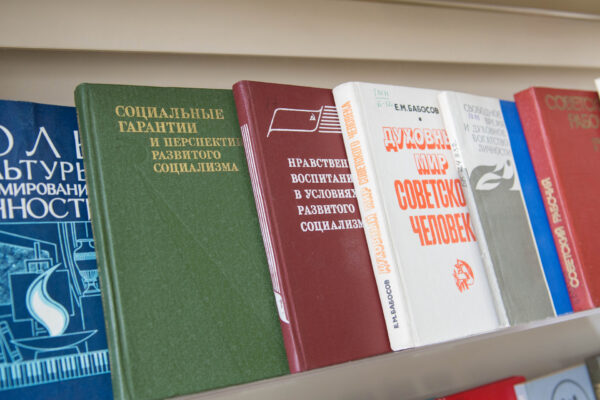 Выставка «К 95-летию академика Е. М. Бабосова, философа, социолога, профессора»