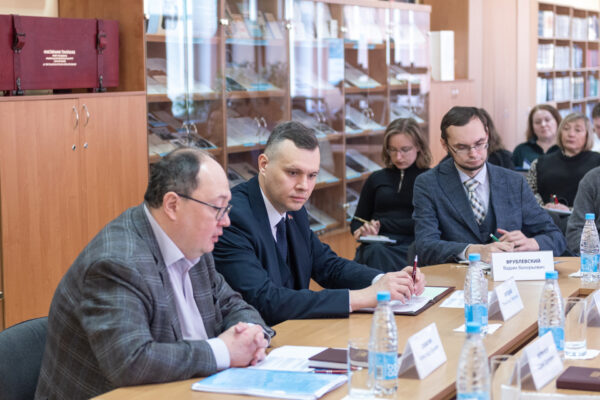 Круглый стол «Личные архивы в фондах библиотек: проблемы изучения»